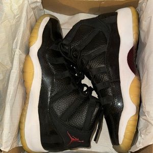Big kid Jordan 11, perfect condition
